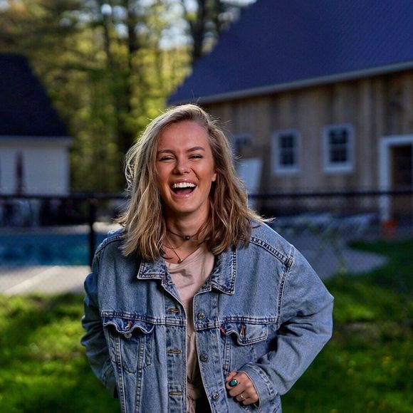 Meet your Posher, Andrea - Picture 1 of 1